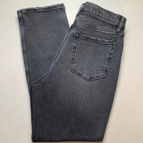 ❗️SOLD❗️A&F Ankle Straight Ultra High Rise 28 Regular Ripped Washed Black NWOT - Picture 3 of 8